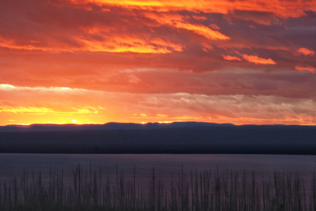 Sunset Yellowstone Lake Yellowstone Fall Basecamp